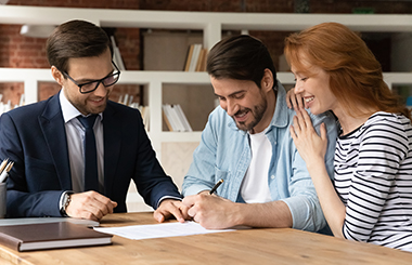 Choosing between expat relocation options